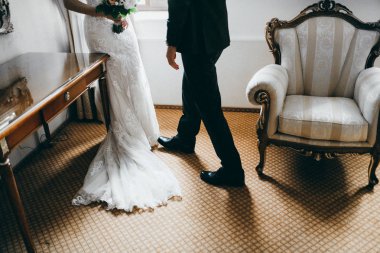 genç güzel çift kapalı poz