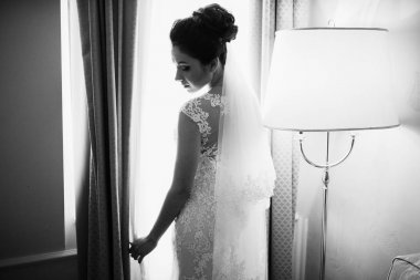 Kapalı poz genç güzel gelin