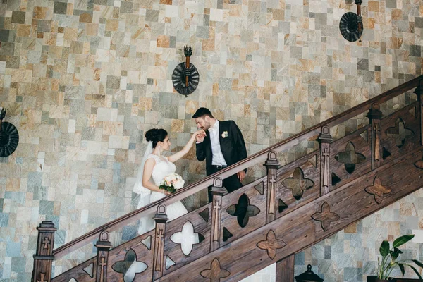 Young Beautiful Couple Posing Old Castle — Stock Photo, Image