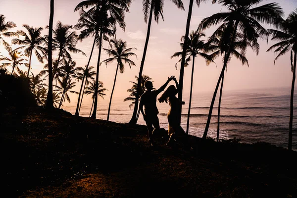 Cuplu Tânăr Fericit Dansând Vacanță Sri Lanka — Fotografie, imagine de stoc