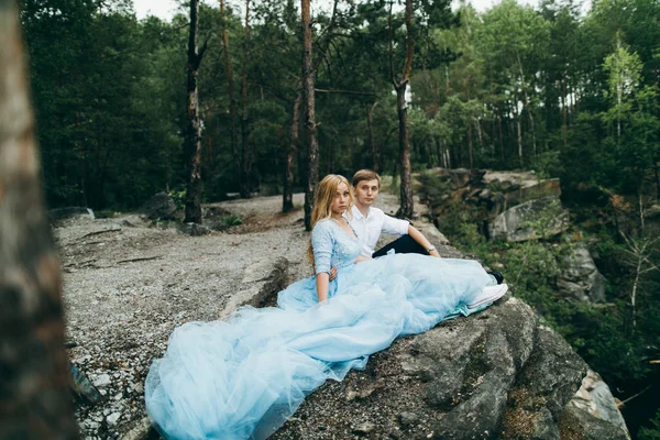 Beau Jeune Couple Dans Parc Été — Photo