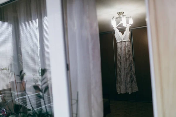 Свадебное Платье Утреннем Повешении — стоковое фото