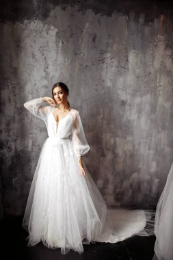 Mutlu, genç, güzel gelin 