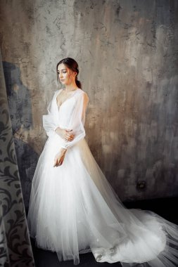 Mutlu, genç, güzel gelin 