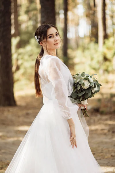 Delicada Novia Hermosa Bosque — Foto de Stock