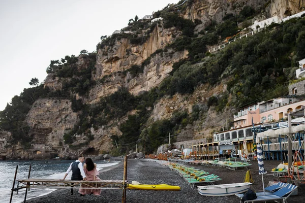 Felice Bella Giovane Coppia Dal Mare — Foto Stock