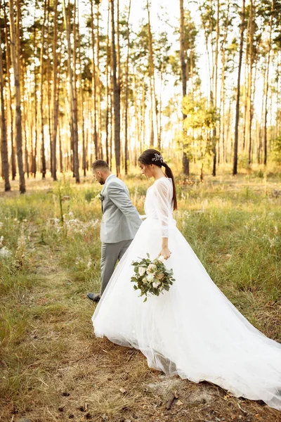 Casal Feliz Jovens Recém Casados — Fotografia de Stock