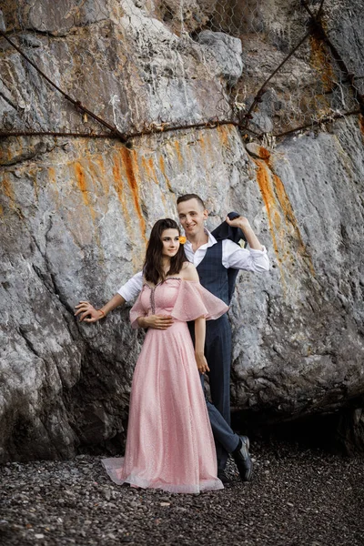 Feliz Belo Jovem Casal Por Mar — Fotografia de Stock