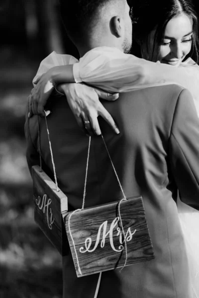 Happy Couple Young Newlyweds Forest Tables Mrs — Stock Photo, Image