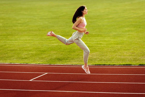 Mladá Fit Žena Cvičení Stadionu — Stock fotografie