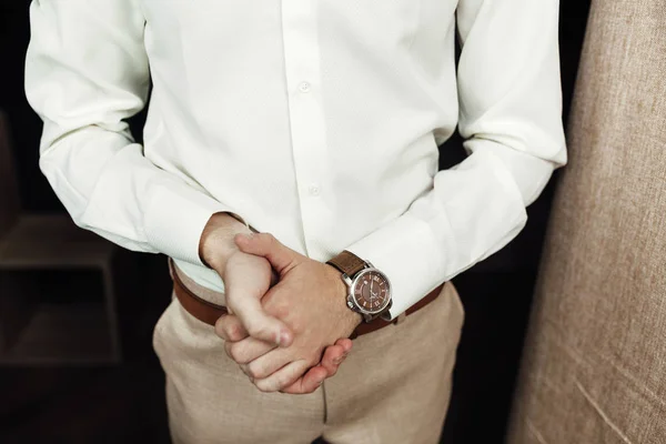 Man Checking Time His Wrist Watch — Stock Photo, Image