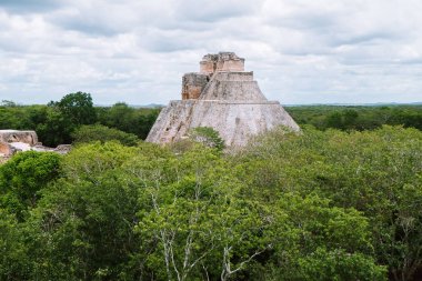 Sihirbaz Uxmal, Yucatan, Meksika için piramit