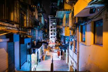 Makao - 18 Ekim 2017: Şehrin gece Macao merkezi bir sokakta