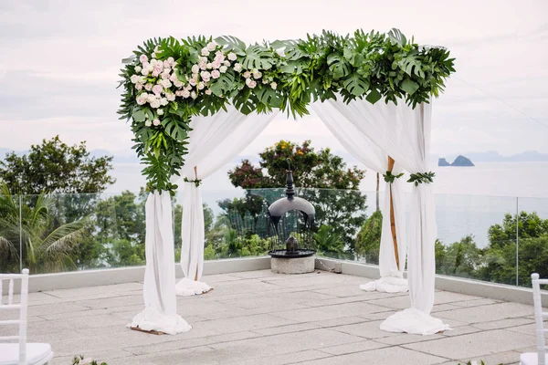 Arco Casamento Branco Decorado Com Flores Floral Tailândia — Fotografia de Stock