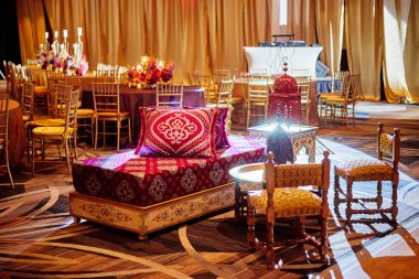Miami / ABD - 27 Mayıs 2015: Hint düğünü Mehndi (kına) gece, süslemeler