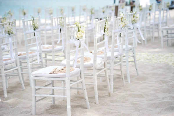 Sedia Banchetto Chiavari Legno Bianco Matrimonio Spiaggia Souvenir Ventilatore Stile — Foto Stock