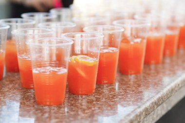 Plastik bardaklarda yaz pançı