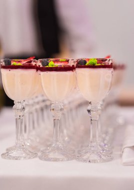 Çilekli tatlı. Güzel tatlılar