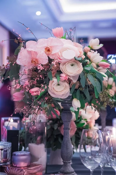 Πολυτελής γαμήλια λουλούδια και διακόσμηση — Φωτογραφία Αρχείου