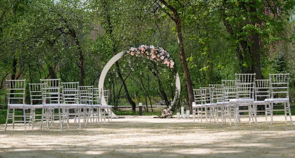 Ceremonia de boda al aire libre en verano — Foto de Stock