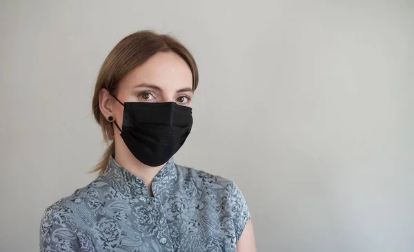 Zwart Masker Ter Bescherming Tegen Bacteriën Stof Virussen Mooi Meisje Stockafbeelding