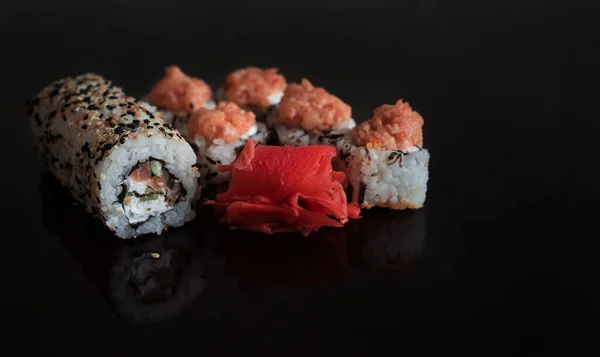 Restauracja Piękna Porcja Japońskiego Jedzenia Sushi Kundzhuty Reklama Pojęcia Żywności — Zdjęcie stockowe