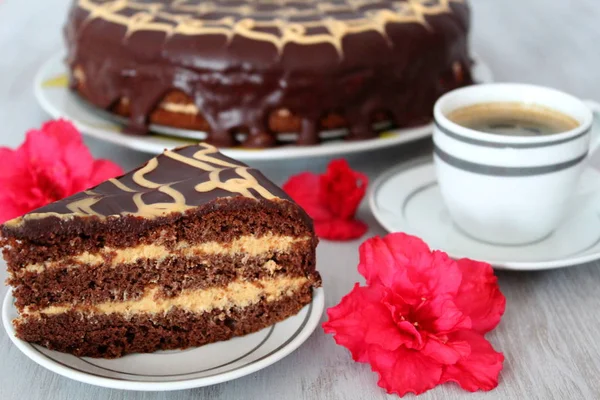 Pastel Chocolate Casero Con Caramelo Crema Vista Superior — Foto de Stock