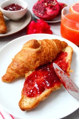 Portakal suyu ve kahvaltımızda Kahvaltı.