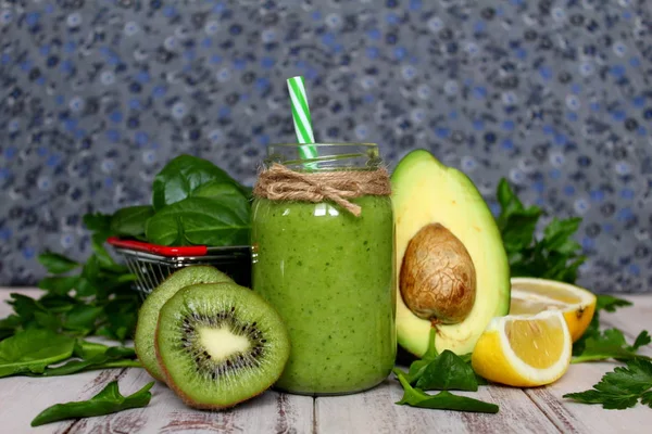 Frischer Avocado Smoothie Auf Dem Hölzernen Hintergrund Ansicht Von Oben — Stockfoto