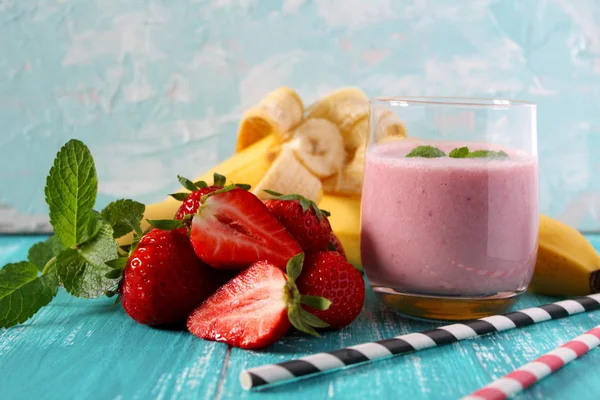 Hemgjorda Sommarfrukter Smoothie Trä Bakgrund Ovanifrån Med Kopieringsutrymme — Stockfoto