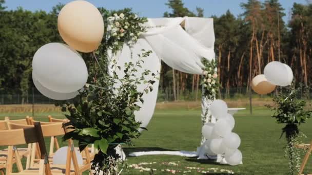 Cerimônia de casamento decoração arco — Vídeo de Stock