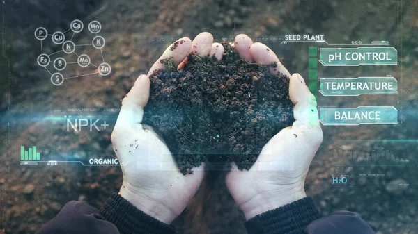 Agricultura futura, De cerca las manos con el suelo — Foto de Stock