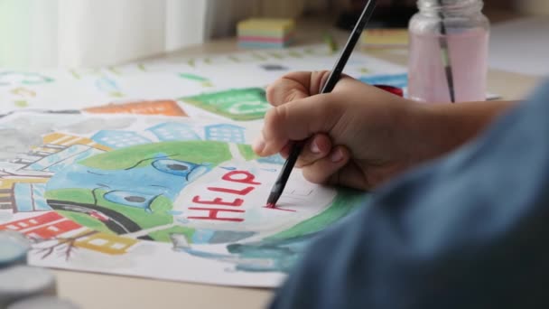 Schoolirl draws paints poster, environmental problem — ストック動画