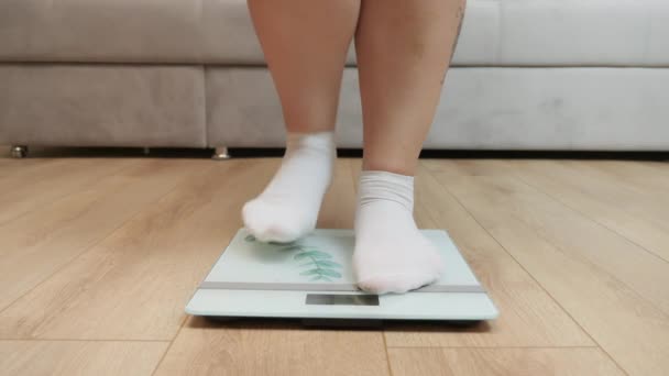 Womens feet on the floor scales — 비디오