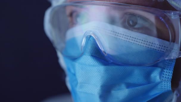 Woman in medical protective uniform, close-up face — Stock Video