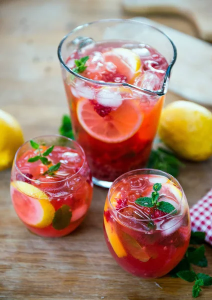 Fresh raspberry lemonade — Stock Photo, Image