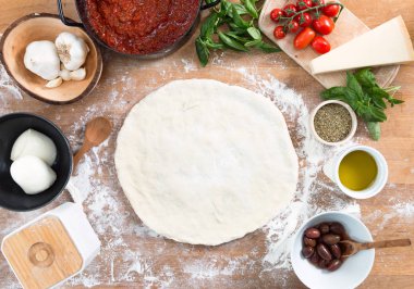 Pizza hamur masada