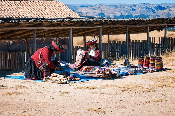 Yere Quechuan womans ayarı. 