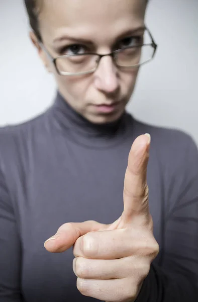 Boze Jonge Vrouw Waarschuwing — Stockfoto