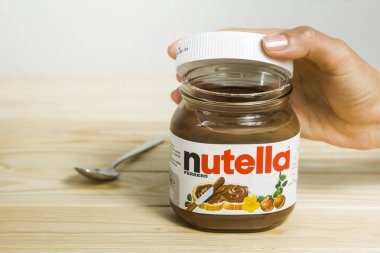Kiev Ukrayna 5th Ağustos 2017-Nutella Çikolata kremalı kavanoz  