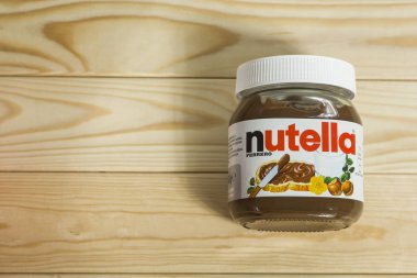 Kiev, Ukrayna - 5 Ağustos 2017: Nutella kavanozu. Çikolatalı Krema, tatlı.