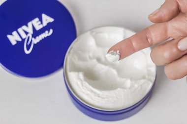Kiev, Ukrayna - 31 Ağustos 2017: Nivea krem.