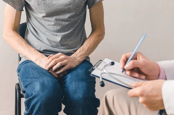 Der Männliche Patient Sitzt Beim Arzt Das Problem Des Prostatakrebses — Stockfoto