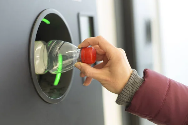 Machine Automatique Recyclage Bouteilles Inversée Pour Bouteilles Plastique — Photo