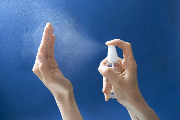 Spray Alkoholowy Dezynfekcji Mycia Rąk Przed Bakteriami Wirusowymi — Zdjęcie stockowe