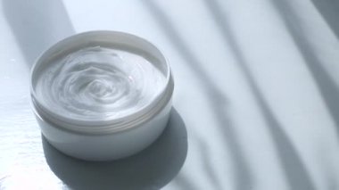 Cilt bakımı için kozmetik kremi. Yüz için nemlendirici 