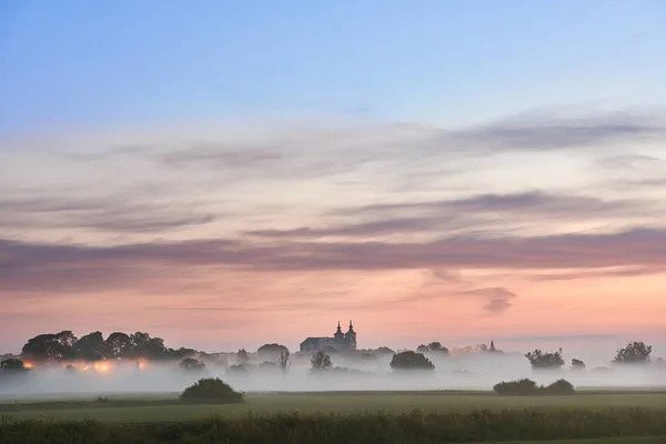 Панорама Маленького Городка Вид Туманное Утро — стоковое фото