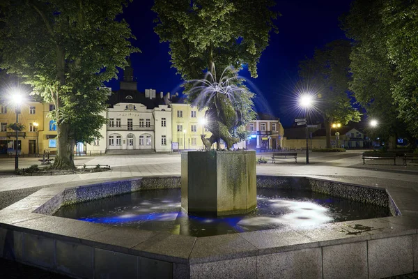 Beleuchteter Brunnen Auf Dem Marktplatz Krasnystaw Stockbild