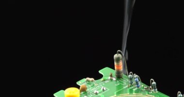 Elektronik devre, PCB 'de direnç kısa devre yaptı