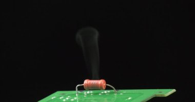 Elektronik devre, PCB 'de direnç kısa devre yaptı